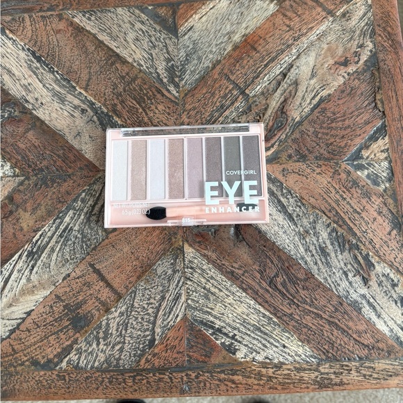 COVERGIRL Other - NWOT: COVERGIRL Eye Enhancer 8-Pan Eyeshadow Palette (“Nudes" 805 shade).